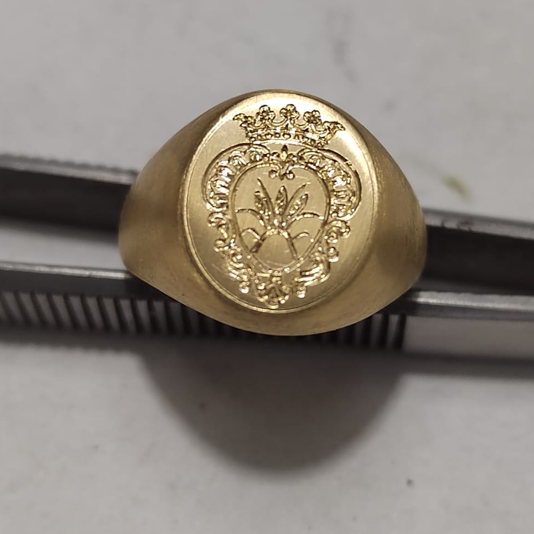 anello-oro-bianco-incisioni-roma-francesconi